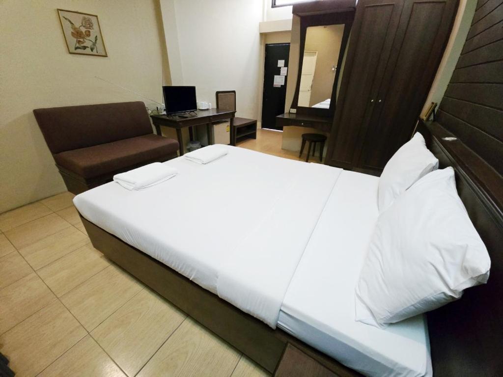 Rajata Hotel Bangkok Ngoại thất bức ảnh